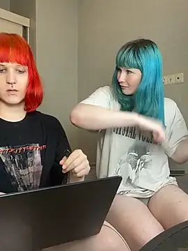 Snapshot of AlexaGudz chatting on 05.11.26 AlexaGudz online show from 05.11.26
