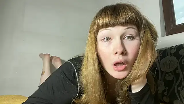 Snapshot of AlexaGudz chatting on 05.28.26 AlexaGudz online show from 05.28.26
