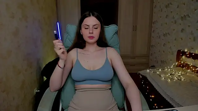 LoraTempt online show from 04.19.26