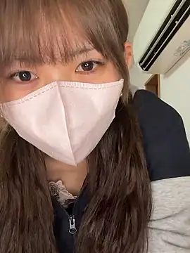 Snapshot of EMIRI_0426 chatting on 03.25.26 EMIRI 0426 online show from 03.25.26