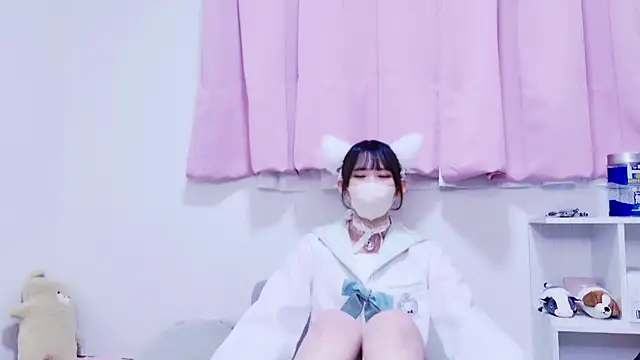 Snapshot of EMIRI_0426 chatting on 04.16.26 EMIRI 0426 online show from 04.16.26