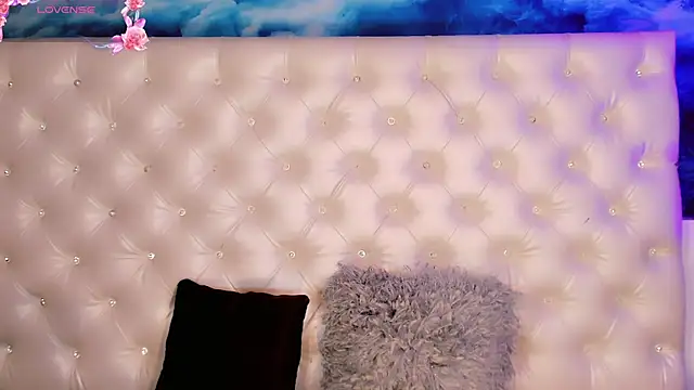 Valentiina Foxx online show from 06.24.26