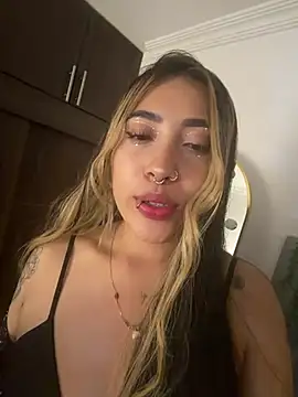 ManuelaVeeleez online show from 04.04.26