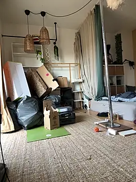 SkinnyLilly online show from 04.11.26