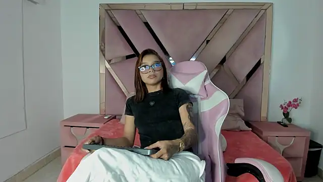 Snapshot of Angell_cherryht chatting on 06.26.26 Angell cherryht online show from 06.26.26