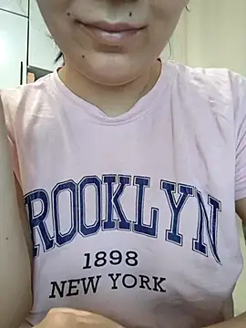 Emi hot1 online show from 04.03.26