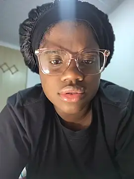 YourLiaa  online show from 03.31.26