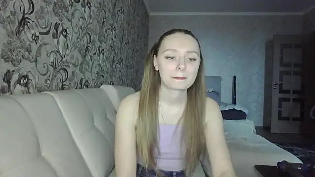 Snapshot of MysticGlimmer chatting on 03.27.26 MysticGlimmer online show from 03.27.26