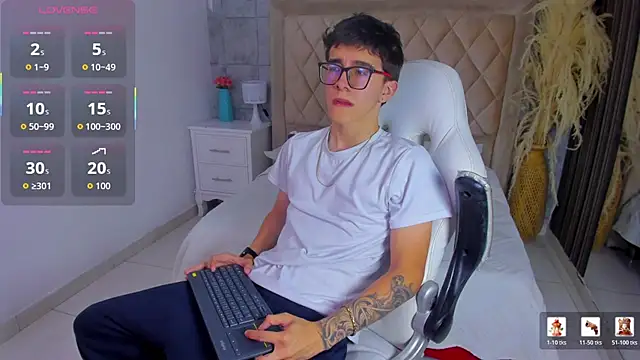 TylerCross  online show from 04.06.26