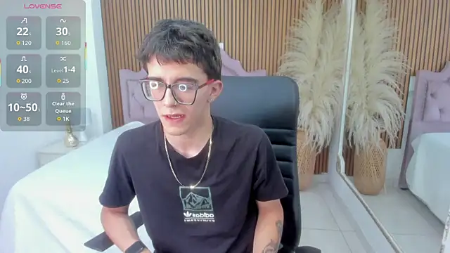 TylerCross  online show from 04.21.26