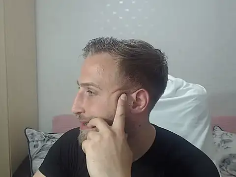 Snapshot of BlondEagleMuscle chatting on 05.11.26 BlondEagleMuscle online show from 05.11.26