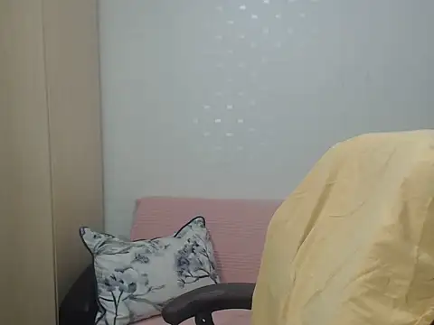 Snapshot of BlondEagleMuscle chatting on 05.22.26 BlondEagleMuscle online show from 05.22.26