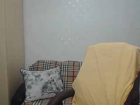 Snapshot of BlondEagleMuscle chatting on 05.28.26 BlondEagleMuscle online show from 05.28.26