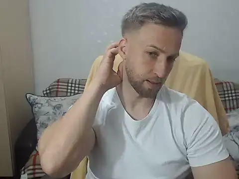 Snapshot of BlondEagleMuscle chatting on 05.31.26 BlondEagleMuscle online show from 05.31.26