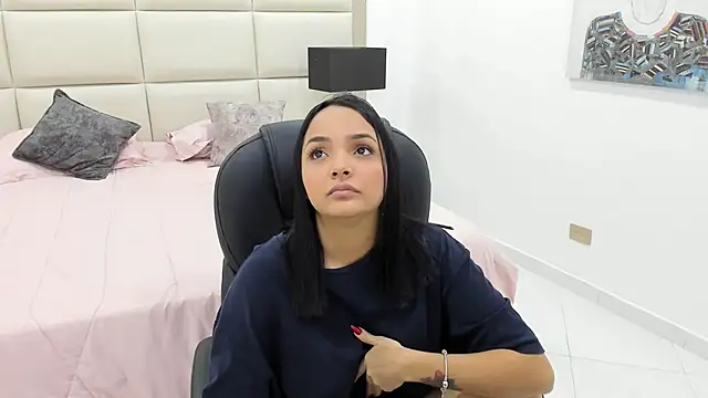 Chloelarsons online show from 06.07.26