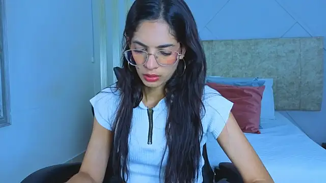 j belle  online show from 04.25.26