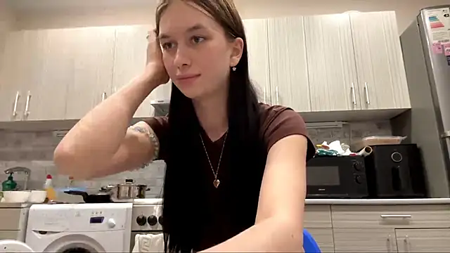 LaraDraggoo online show from 03.28.26