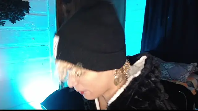 Lucke Ccollins online show from 04.09.26