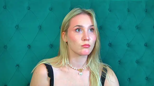 Snapshot of ElaraVoltage chatting on 05.28.26 ElaraVoltage online show from 05.28.26