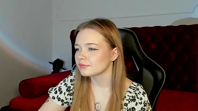 Snapshot of ElinaVale chatting on 05.04.26 ElinaVale online show from 05.04.26