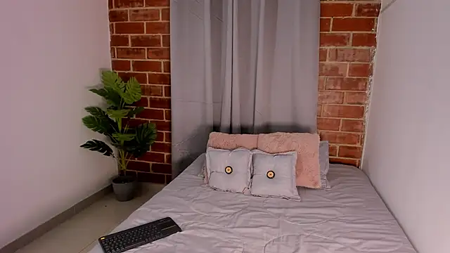 ashley hills  online show from 05.31.26