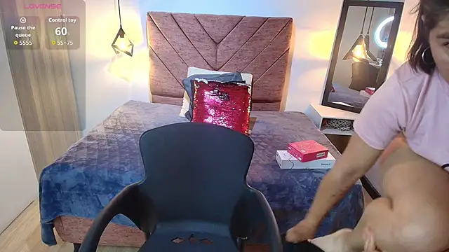 Amanda Fox   online show from 04.08.26