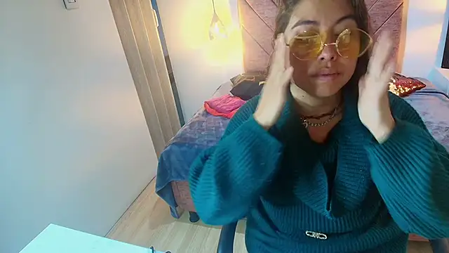 Amanda Fox   online show from 04.12.26