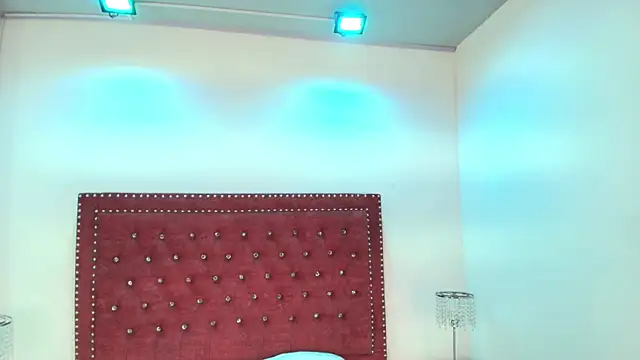 Daphne glas online show from 04.24.26