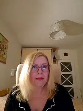 Snapshot of JanieLight53 chatting on 03.24.26 JanieLight53 online show from 03.24.26