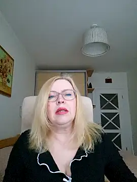 Snapshot of JanieLight53 chatting on 03.28.26 JanieLight53 online show from 03.28.26