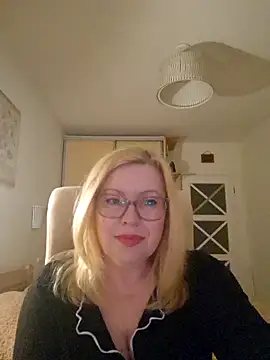 Snapshot of JanieLight53 chatting on 03.30.26 JanieLight53 online show from 03.30.26