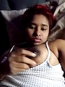 Snapshot of FenixLovee chatting on 04.08.26 FenixLovee online show from 04.08.26