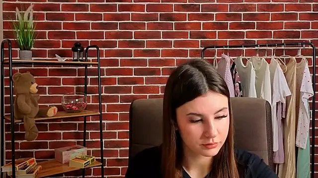 Snapshot of EllensWhite chatting on 04.01.26 EllensWhite online show from 04.01.26