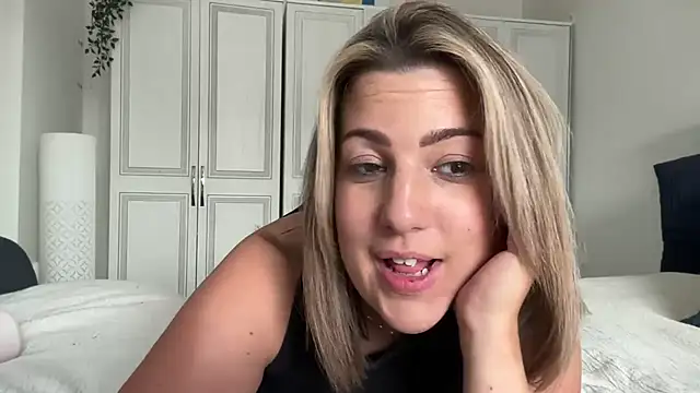 Snapshot of annabellewarick chatting on 06.29.26 annabellewarick online show from 06.29.26