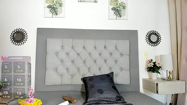 Arya Grey online show from 04.14.26