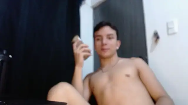 Snapshot of Brian_XXX chatting on 04.09.26 Brian XXX online show from 04.09.26