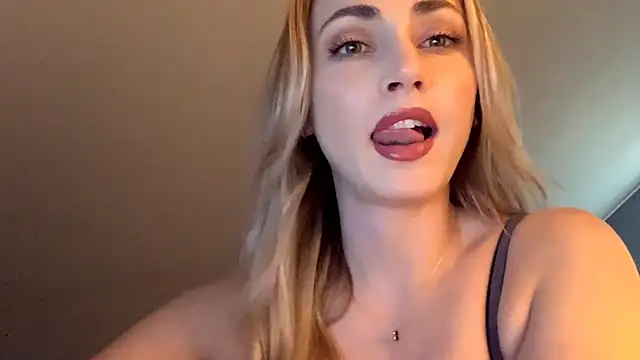 ScarlettSensitive online show from 04.15.26