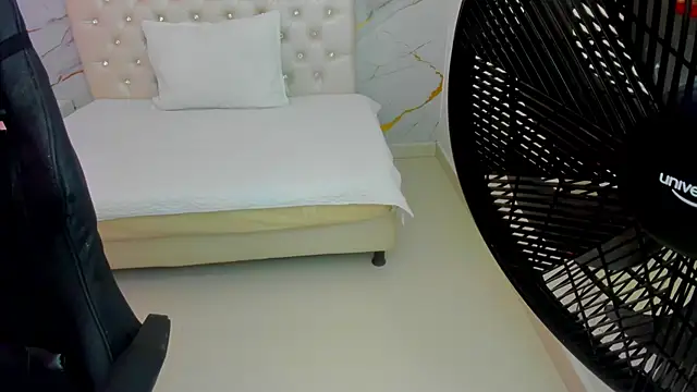 Sofia echeverri online show from 04.18.26