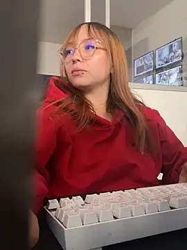 Snapshot of Milaac_ chatting on 04.06.26 Milaac online show from 04.06.26