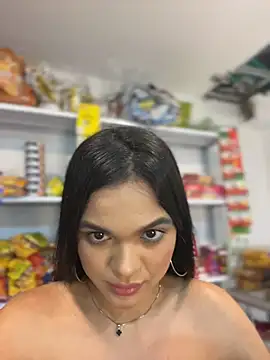 Snapshot of Bella-Ferrer chatting on 05.27.26 Bella-Ferrer online show from 05.27.26