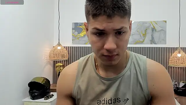 Snapshot of AlessandroFranco chatting on 03.29.26 AlessandroFranco online show from 03.29.26