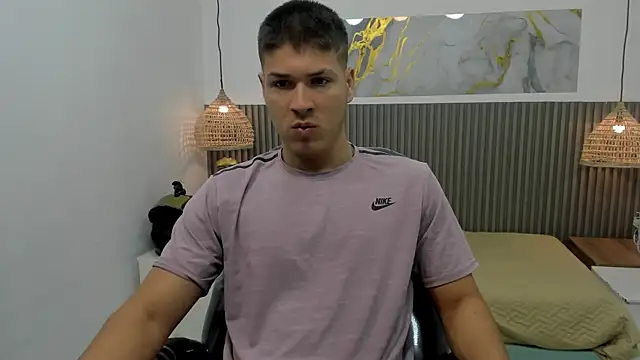 Snapshot of AlessandroFranco chatting on 04.15.26 AlessandroFranco online show from 04.15.26