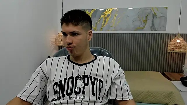 Snapshot of AlessandroFranco chatting on 04.16.26 AlessandroFranco online show from 04.16.26