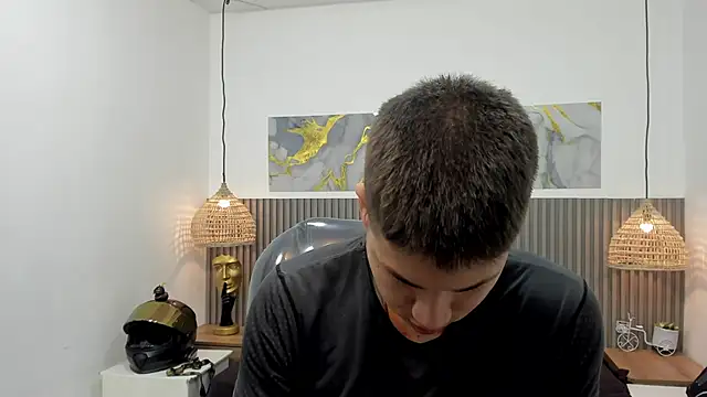 Snapshot of AlessandroFranco chatting on 04.18.26 AlessandroFranco online show from 04.18.26