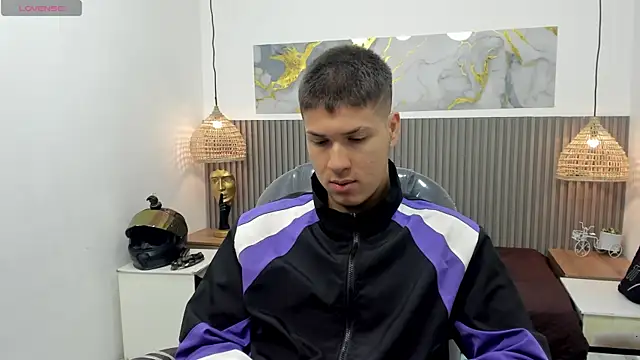 Snapshot of AlessandroFranco chatting on 04.23.26 AlessandroFranco online show from 04.23.26