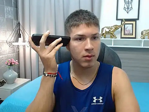 Snapshot of AlessandroFranco chatting on 04.25.26 AlessandroFranco online show from 04.25.26