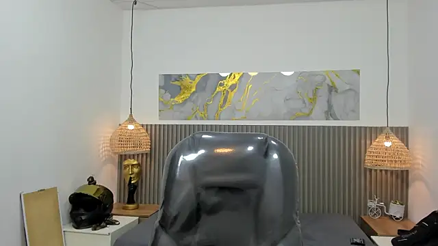 Snapshot of AlessandroFranco chatting on 04.29.26 AlessandroFranco online show from 04.29.26