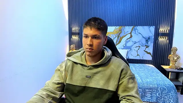 Snapshot of AlessandroFranco chatting on 04.29.26 AlessandroFranco online show from 04.29.26
