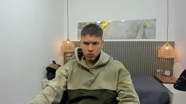 Snapshot of AlessandroFranco chatting on 05.04.26 AlessandroFranco online show from 05.04.26