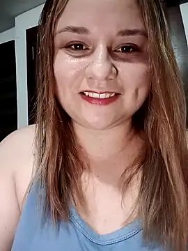 Snapshot of jennyyhottt chatting on 04.15.26 jennyyhottt online show from 04.15.26